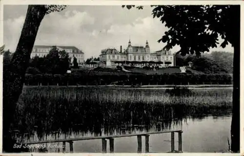 Ak Bad Segeberg, Blick über den See auf das Kurhaus 