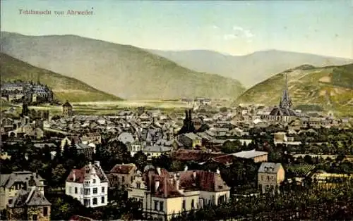 Ak Ahrweiler an der Ahr, Totalansicht von  farbige Landschaft mit Bergkulisse