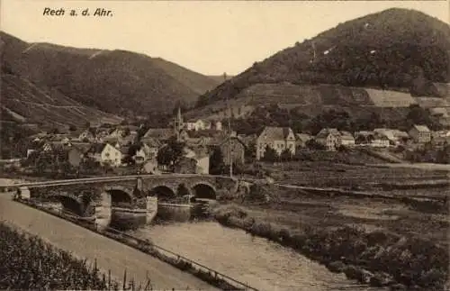Ak Rech an der Ahr, Landschaft mit Brücke, Häusern, Bergen, Fluss