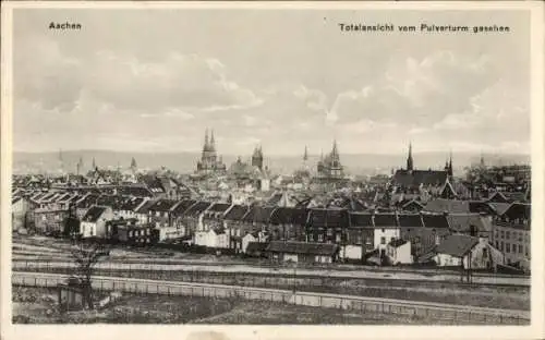 Ak Aachen in Nordrhein Westfalen, Blick vom Pulverturm, Altstadt von  Kirchendächer, Wolken