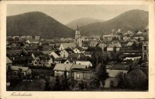 Ak Friedrichroda im Thüringer Wald, Gesamtansicht, Kirche, Berge