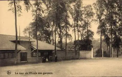 CPA Bois du Luc Wallonie Hainaut, La cour de l'Ecole des garçons
