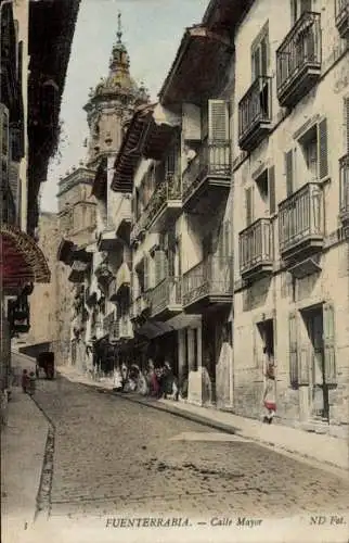 Ak Hondarribia Fuenterrabia Baskenland, Straße Calle Mayor, historische Architektur, Menschen ...