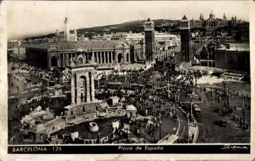 Ak Barcelona Katalonien Spanien, Plaza de España, Menschenmenge, historische Architektur, schö...
