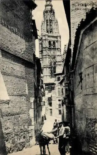 Ak Toledo Kastilien La Mancha Spanien, Stadtansicht, Straße mit Gebäude, Turm, Menschen, Esel