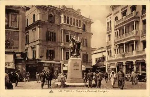 Ak Tunis Tunesien, Platz des Kardinals Lavigeri, Statue, Gebäude, Menschenmenge