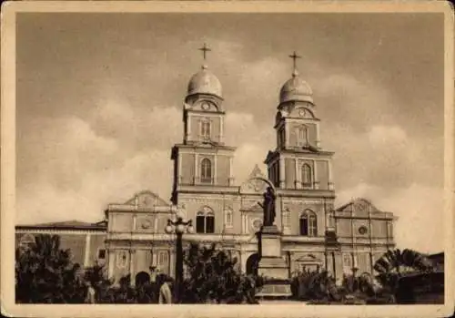 Ak Guayaquil Ecuador, Iglesia de San Francisco, zwei Türme, Statue, historische Architektur