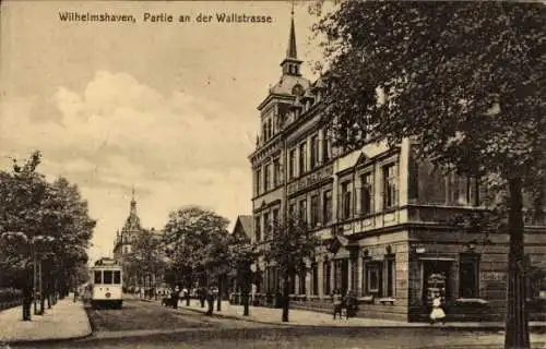 Ak Wilhelmshaven an der Nordsee,  Partie an der Wallstrasse,  Gebäude, Straßenbahn, Bäume