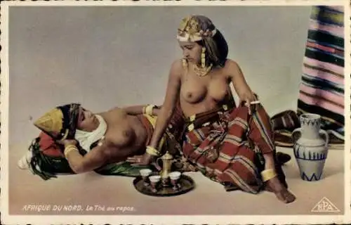 Ak Maghreb, Barbusige Frauen in Trachten