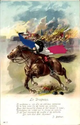 Präge Ak Le Drapeau, Il renferme en ses plis de precieux memoires, Soldat zu Pferde, Brennende Stadt