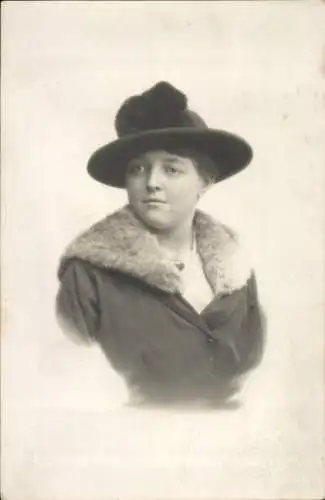 Foto Ak Frau mit Hut, Portrait