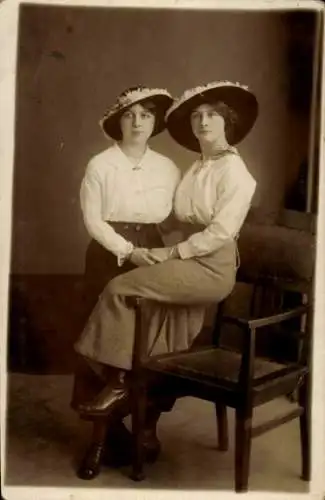 Foto Ak Zwei Frauen, Portrait