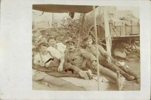 Foto Ak Gruppenbild Soldaten in der Etappe