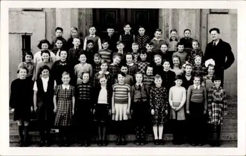 Foto Ak Klassenfoto einer Schulklasse, Gruppenfoto