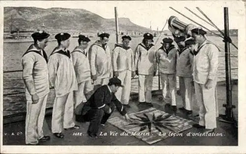 Ak Französische Marinesoldaten in Uniformen, Kriegsschiff, Unterricht