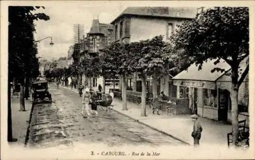 CPA Cabourg Calvados, Rue de la Mer