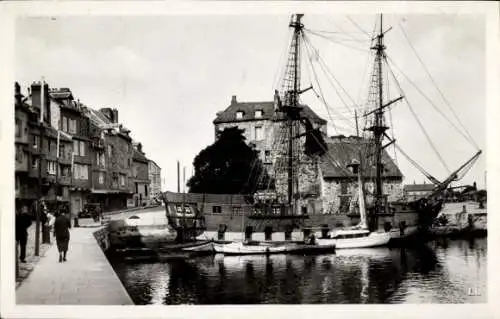 Ak Honfleur Calvados, La lieutenance, vieux quais