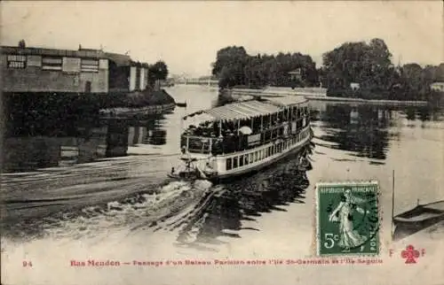 Ak Meudon Hauts de Seine, Passage d'un Bateau Parisien entre l'ile St-Germain et l'ile Seguin