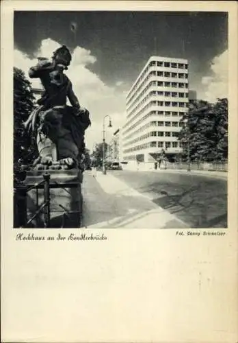 Ak Berlin Tiergarten, Hochhaus an der Bendlerbrücke, Plastik