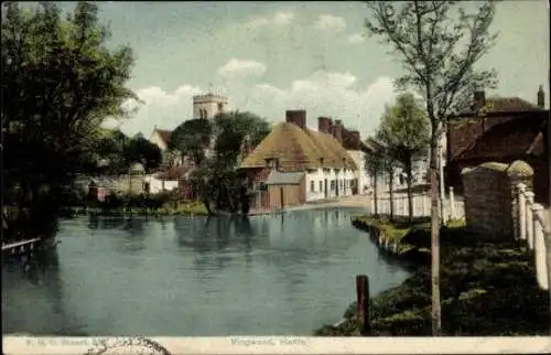 Ak Ringwood Hampshire England, Bild von Ringwood, Fluss, Häuser, Kirche, Bäume