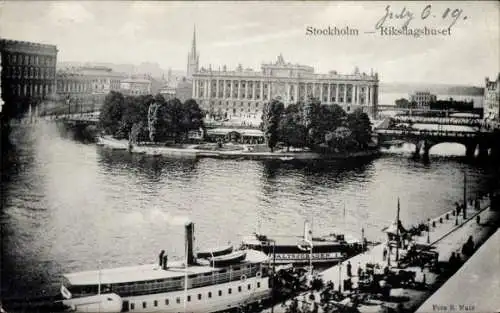Ak Stockholm Schweden, Vorderansicht, Riksdagshuset, Fluss, Dampfer, historische Architektur