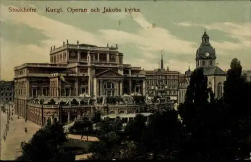 Ak Stockholm Schweden, Vorderansicht der Königlich Schwedischen Oper, Jakobs Kirche im Hinterg...