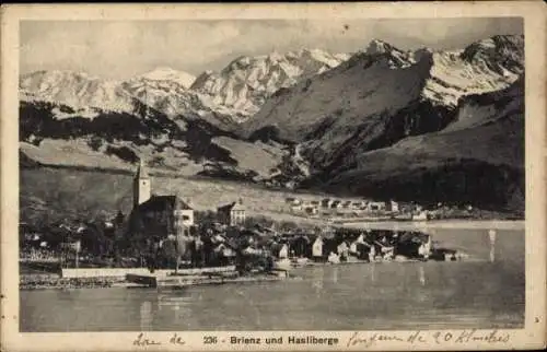 Ak Brienz Kanton Bern, Schöne Landschaft mit Bergen, Kirche, traditionellen Häusern, See