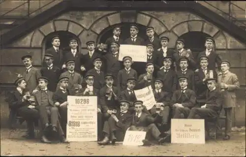 Foto Ak Hannover in Niedersachsen, Studenten in Uniformen