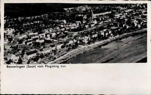 Ak Besseringen Merzig im Saarland, Luftaufnahme von  Saar, Häuser und Umgebung