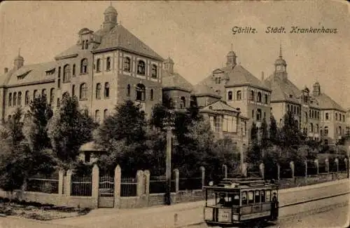 Ak Görlitz in der Lausitz, Städtisches Krankenhaus,  Straßenbahn, beeindruckende Architektur
