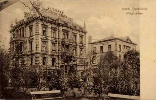 Ak Wiesbaden in Hessen, Hotel Quisisana, älteres Gebäude, Gartenanlage