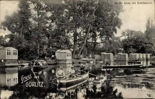 Ak Görlitz in der Lausitz, An der Spree, Badehäuser, zwei Männer im Boot, Natur