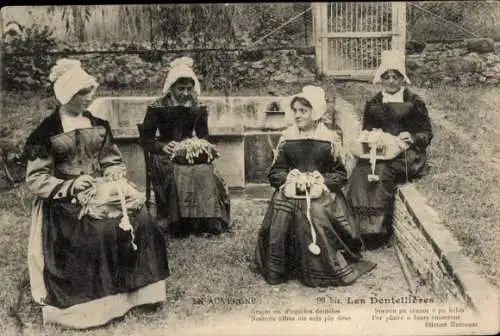 Ak Spitzenklöpplerinnen, Frauen in Tracht