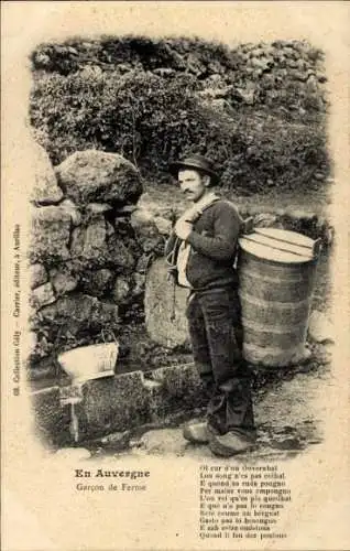 CPA En Auvergne, Garçon de Ferme