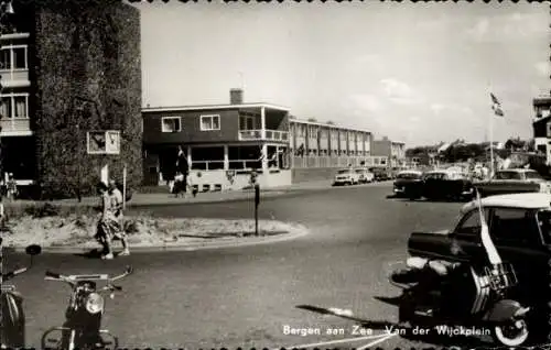 Ak Bergen aan Zee Nordholland Niederlande, Vorfahrtssituation, Gebäude im Hintergrund, zahlrei...