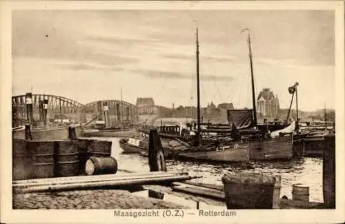 Ak Rotterdam Südholland Niederlande, Schiffahrtsansicht, Maas, Brücke, historische Boote, Schw...