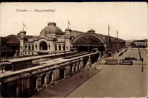 Ak Dresden Altstadt Friedrichstadt, Dresden Hauptbahnhof, markantes Gebäude, historische Archi...