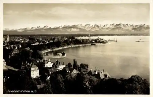 Ak Friedrichshafen am Bodensee, Panoramablick auf  Bodensee, Alpen im Hintergrund