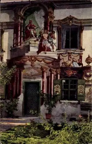 Ak Oberammergau in Oberbayern, Wandgemälde, historische Fassade, geschmückt, Blumen im Vorderg...