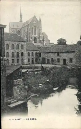 Ak Ciney Wallonien Namur,  Le Bocq, alte Gebäude, Kirche im Hintergrund