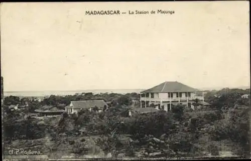 Ak Mahajanga Majunga Madagaskar, Haus im Vordergrund, Landschaft im Hintergrund, Schwarz-Weiß-...