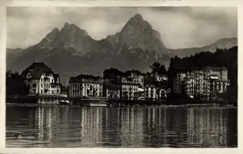 Ak Brunnen Kt Schwyz, Stadtansicht, Berge