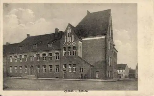 Ak Zossen in Brandenburg, Schule in   Architektur, schwarz-weiß