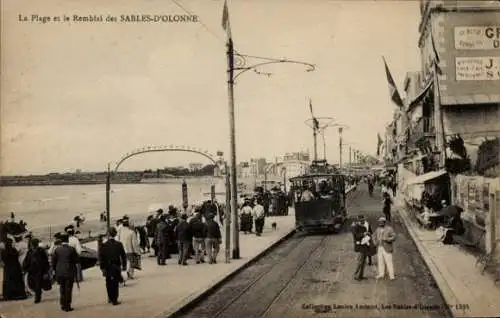 CPA Les Sables d'Olonne Vendée, La Plage et le Remblai