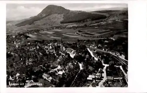 Ak Engen im Hegau, Panorama, Hohenhöwen, Fliegeraufnahme