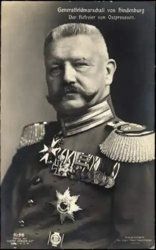 Ak Generalfeldmarschall Paul von Hindenburg, Portrait in Uniform, Orden