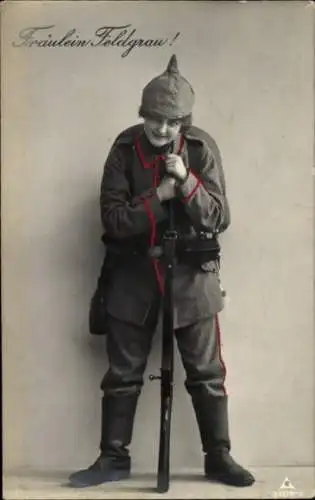 Foto Ak Fräulein Feldgrau, Frauenportrait, Uniform