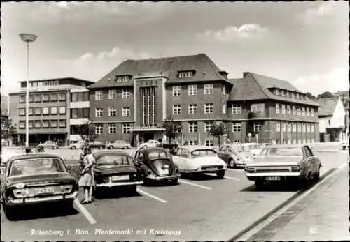 Ak Rotenburg in Hann. Rotenburg an der Wümme, Pferdemarkt, Kreishaus, Parkplatz, VW Käfer