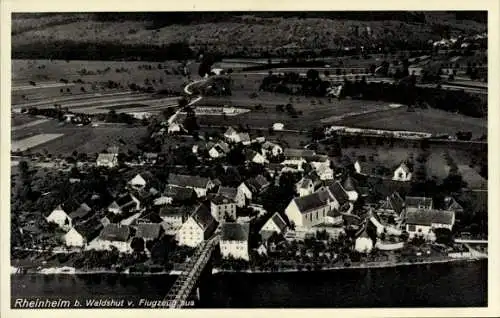Ak Rheinheim Küssaberg Klettgau, Luftaufnahme von  Dorfansicht, Naturlandschaft