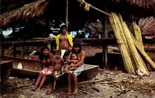 Ak Indigene Dorfbewohner, Familie